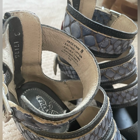 FreeBird Jaclynn in Navy Multi - size 8 - Picture 2 of 5